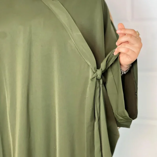 ربطة الفراشة في الجانب